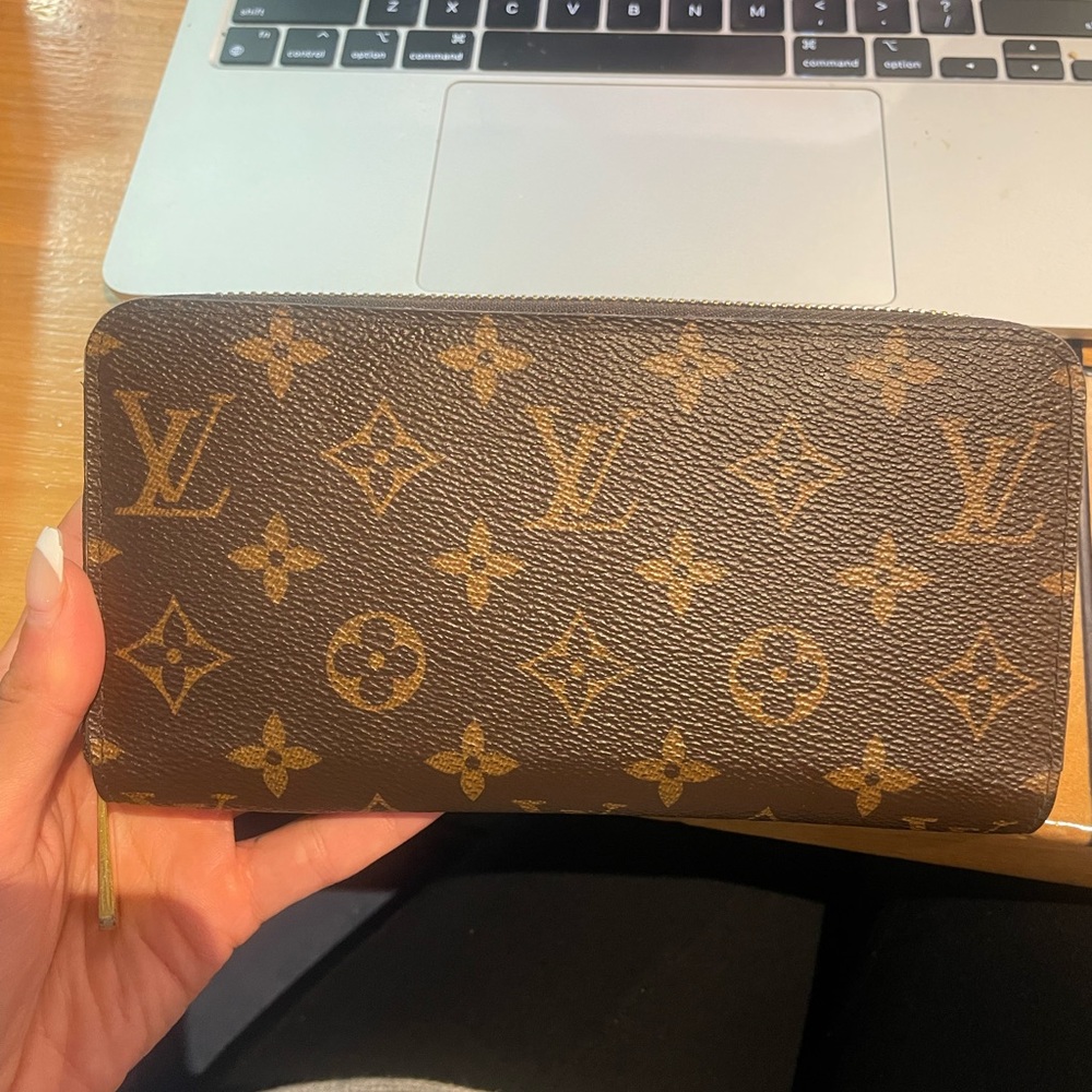 LOUIS VUITTON WALLET ZIPPY MONOGRAM